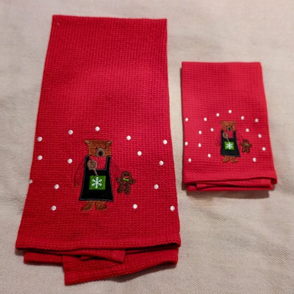 NWT Crate & Barrel Holiday Bear Towels SET of 2 (Gingerbread design) - Picture 1 of 12